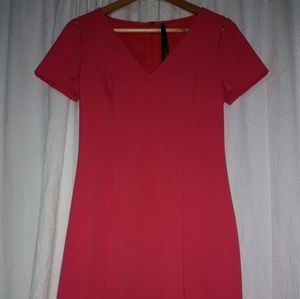 Knees length pink dress with shoulder design.